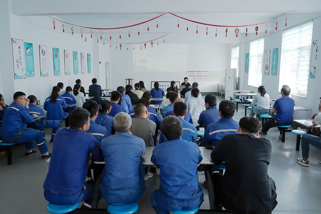餐厅安环讲解合影照片2.jpg